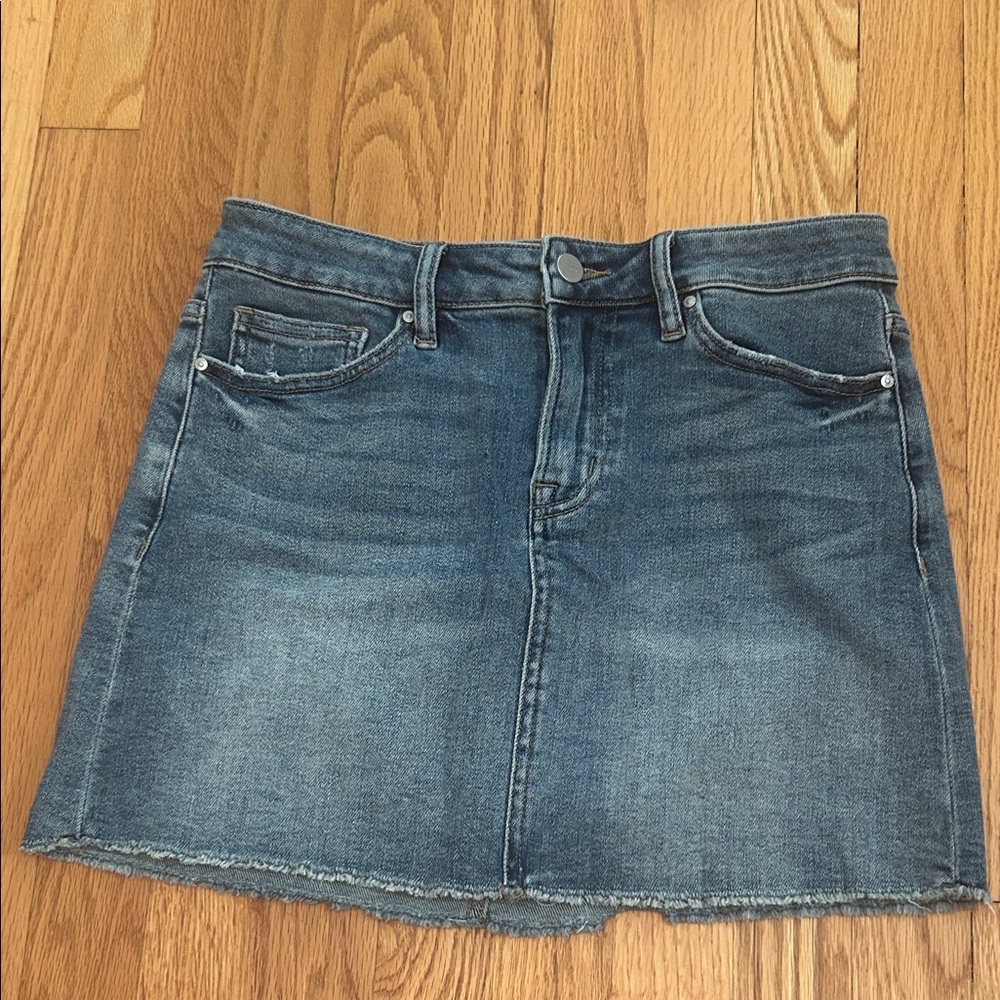 Casual Blue Denim Mini Skirt with Raw Hem